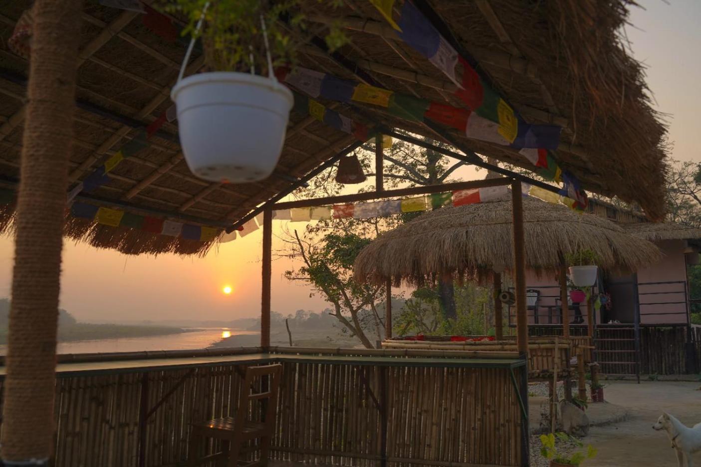 Bamby Chilling House - Feel The Nature Sauraha Exterior foto