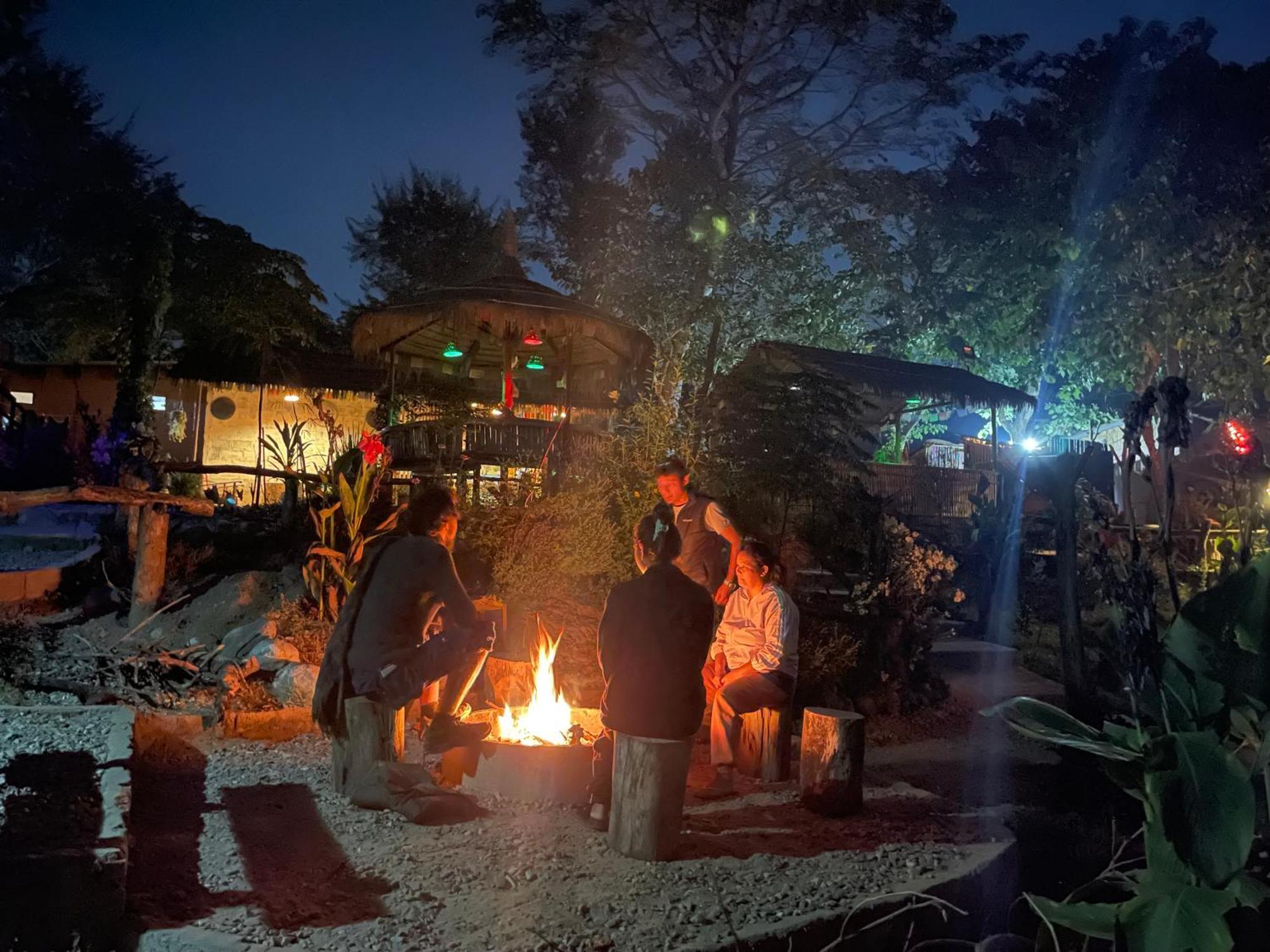 Bamby Chilling House - Feel The Nature Sauraha Exterior foto