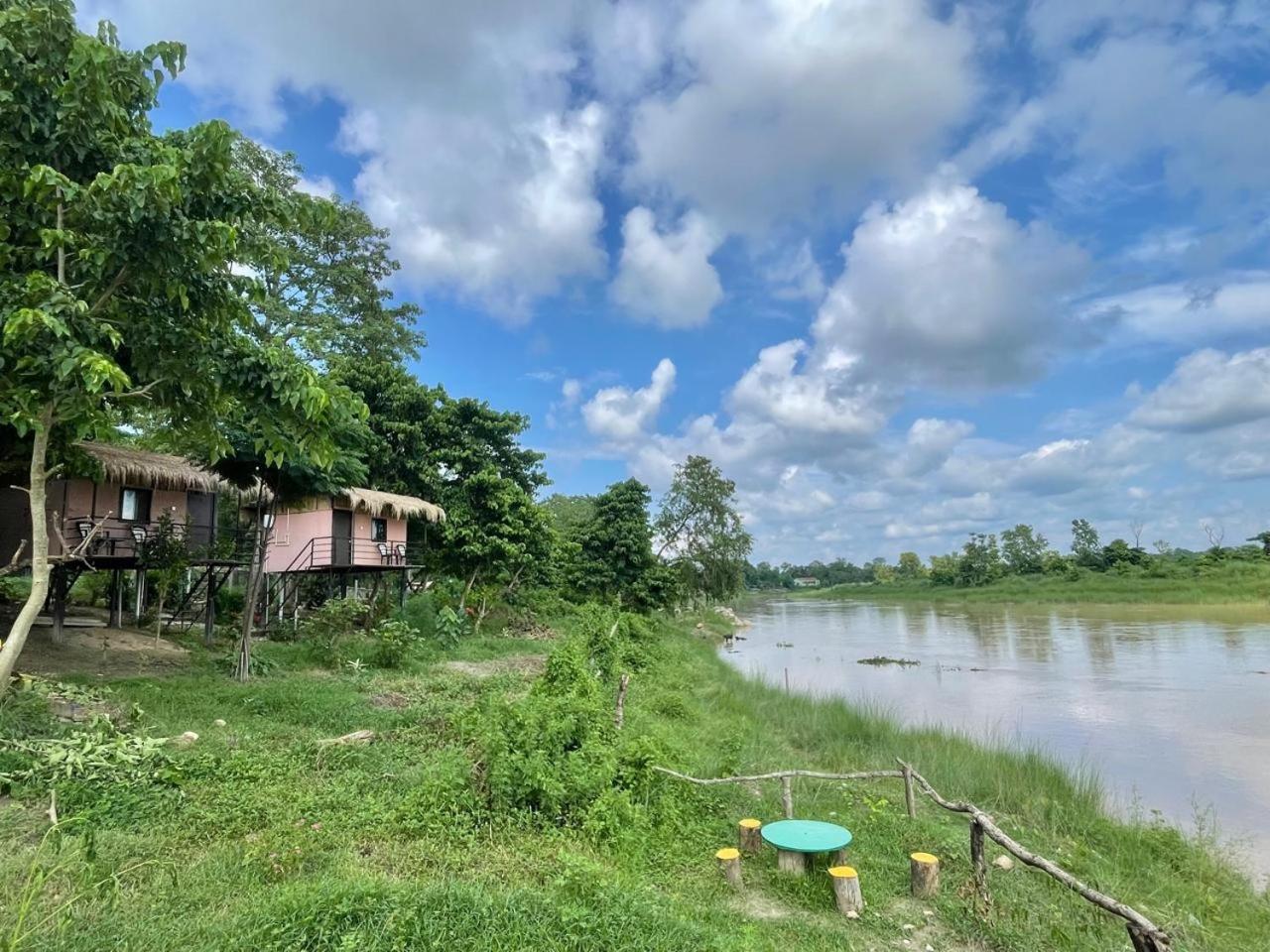 Bamby Chilling House - Feel The Nature Sauraha Exterior foto