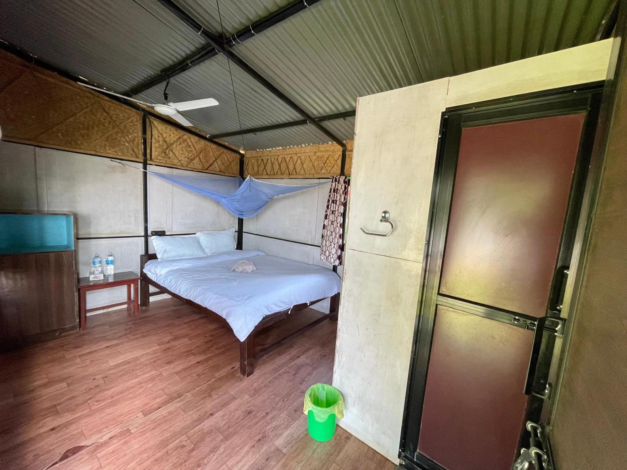 Bamby Chilling House - Feel The Nature Sauraha Exterior foto
