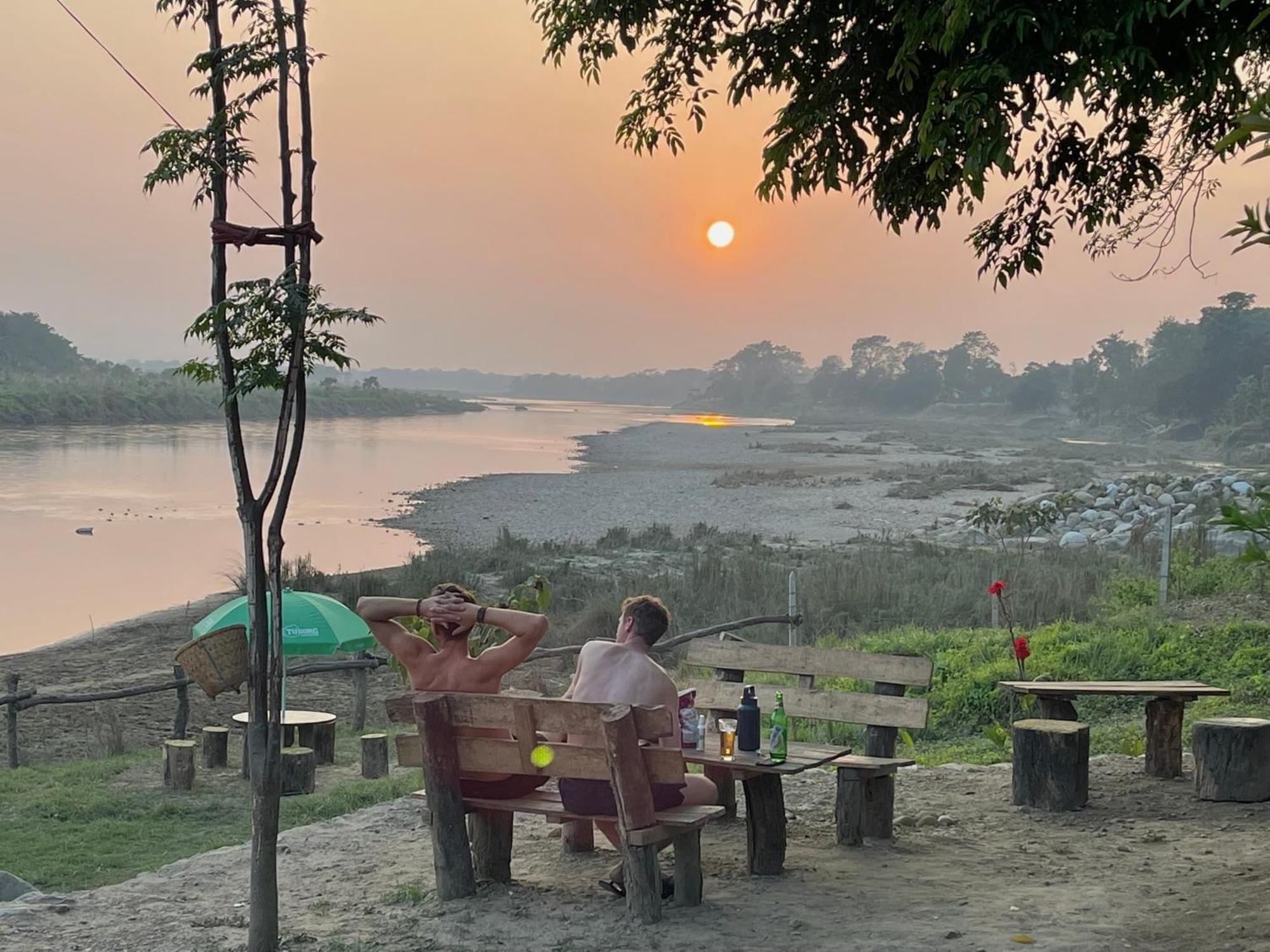 Bamby Chilling House - Feel The Nature Sauraha Exterior foto